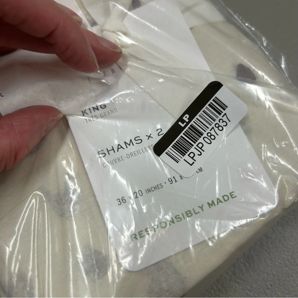 2 Pottery Barn Snow Leopard Percale Pillow Sham Covers King White Gray NEW